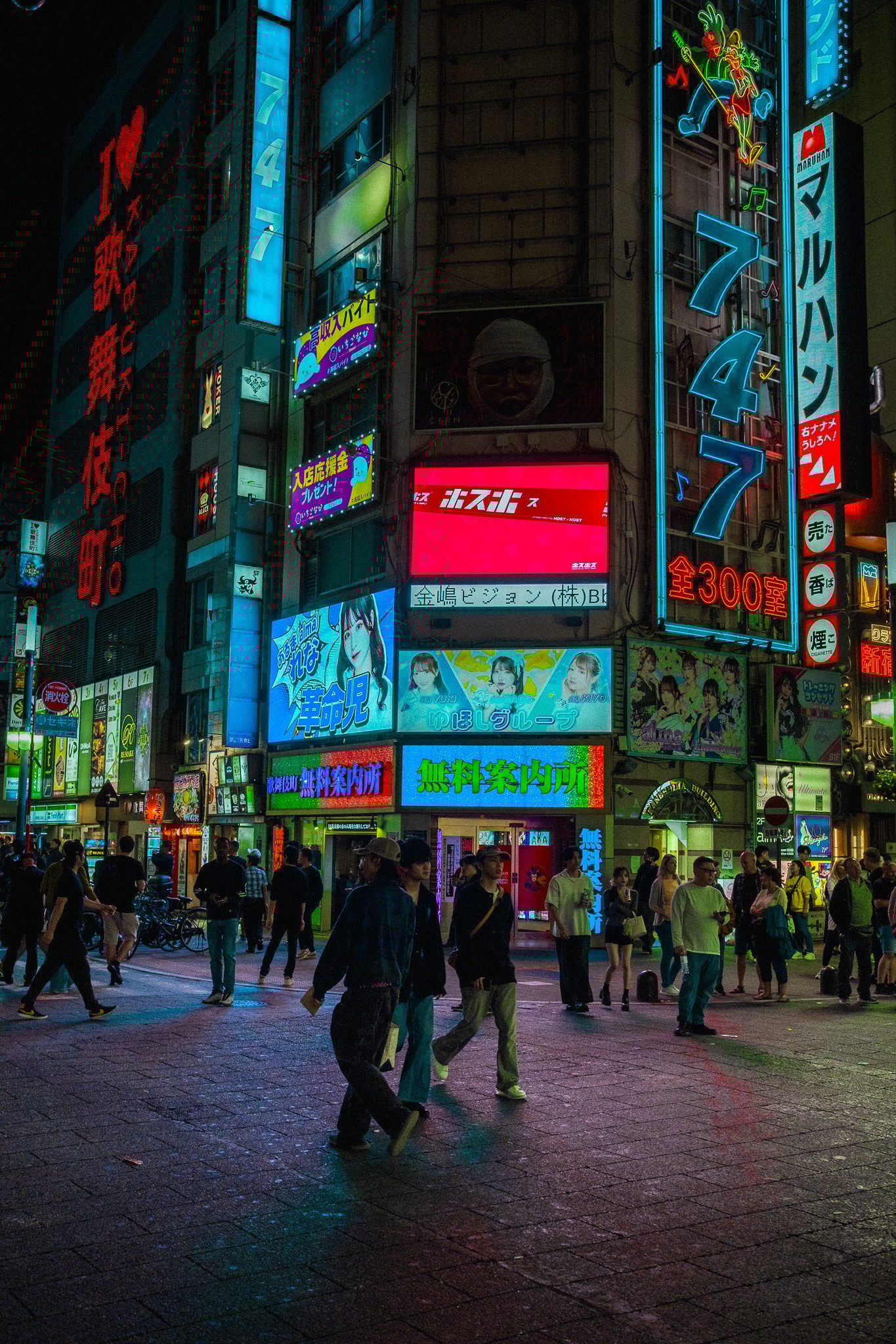 Logo design for the brand Redo on green gradient background