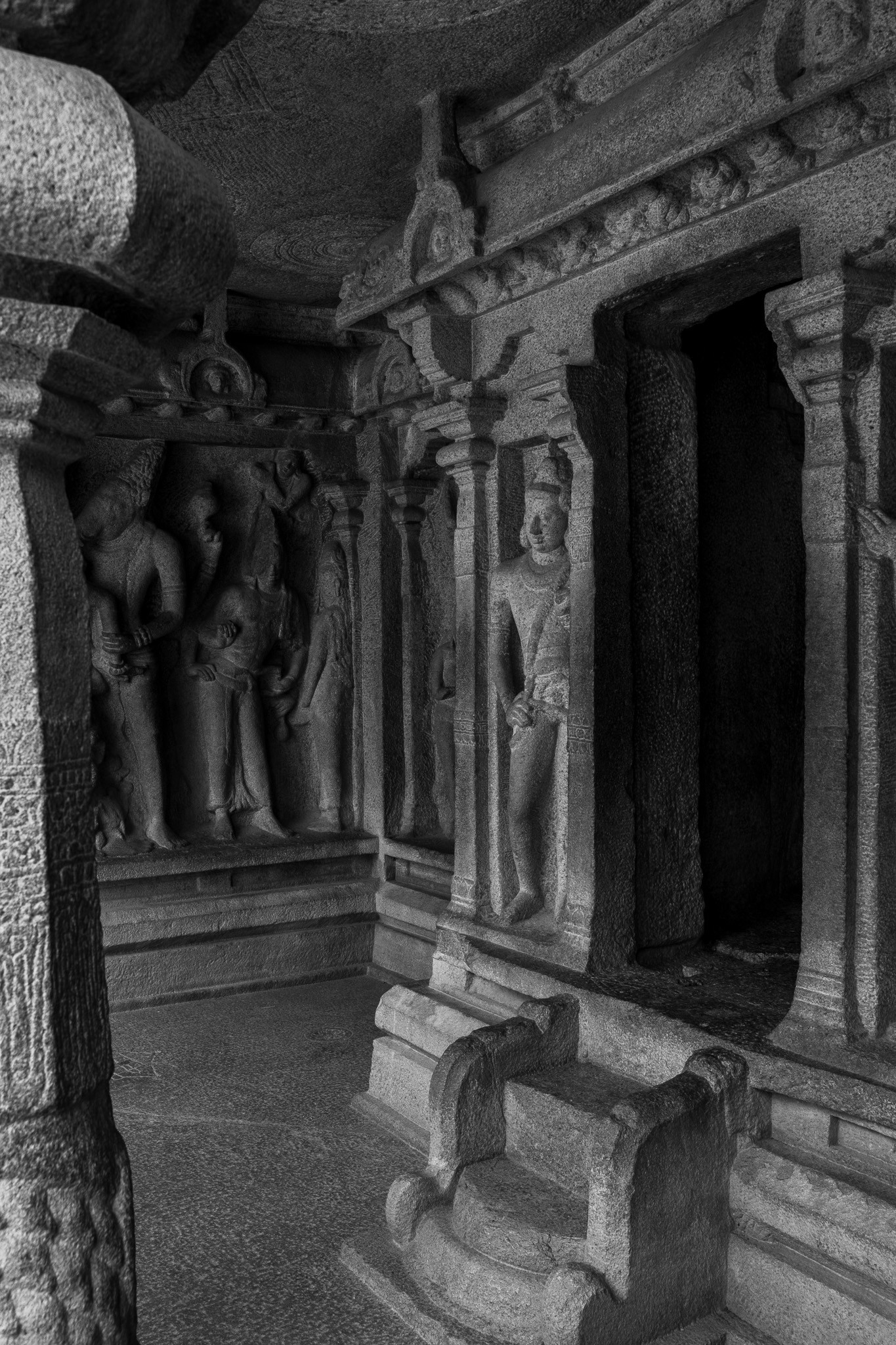 Logo design for the brand Redo on green gradient background