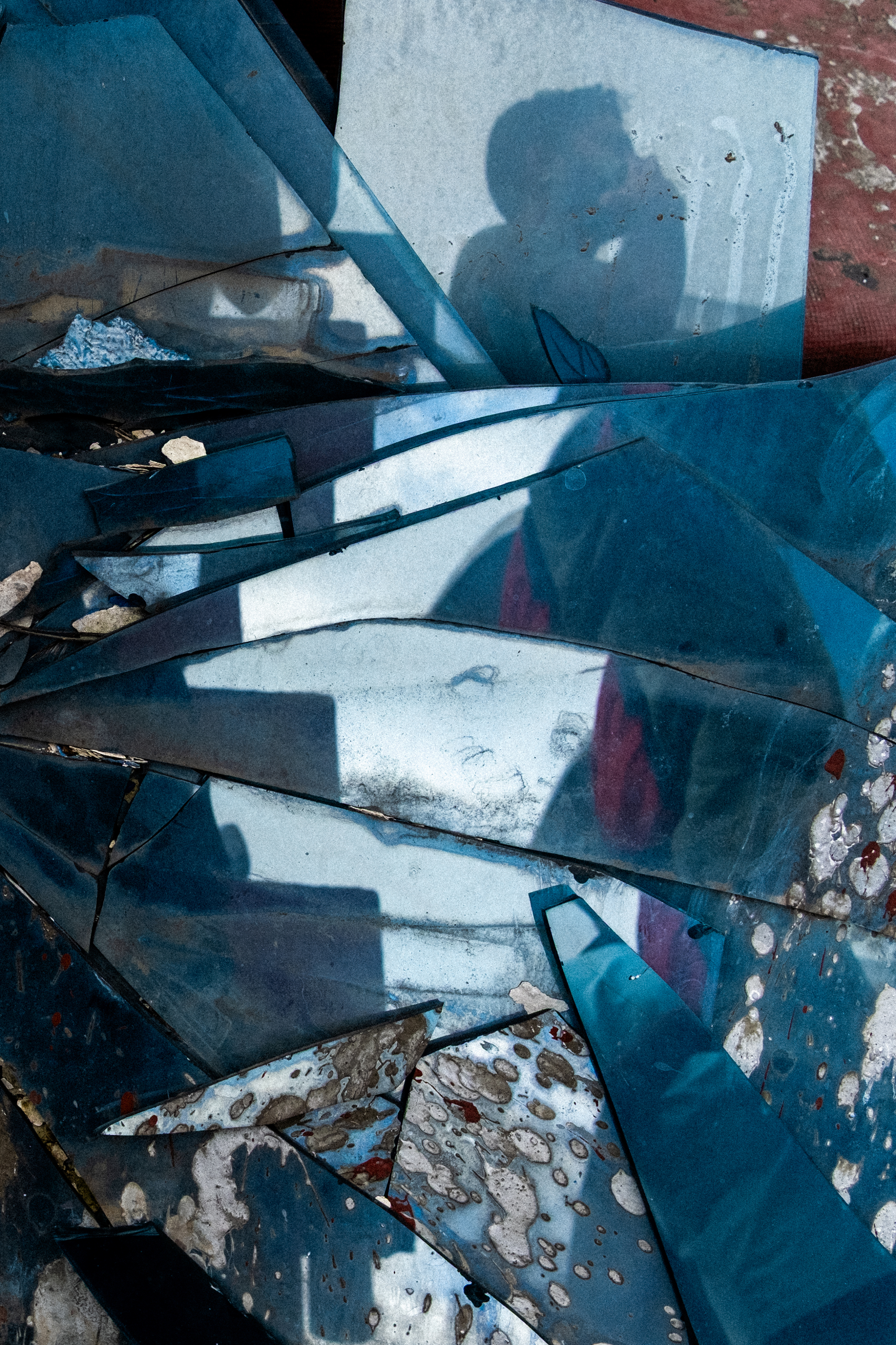 Logo design for the brand Redo on green gradient background