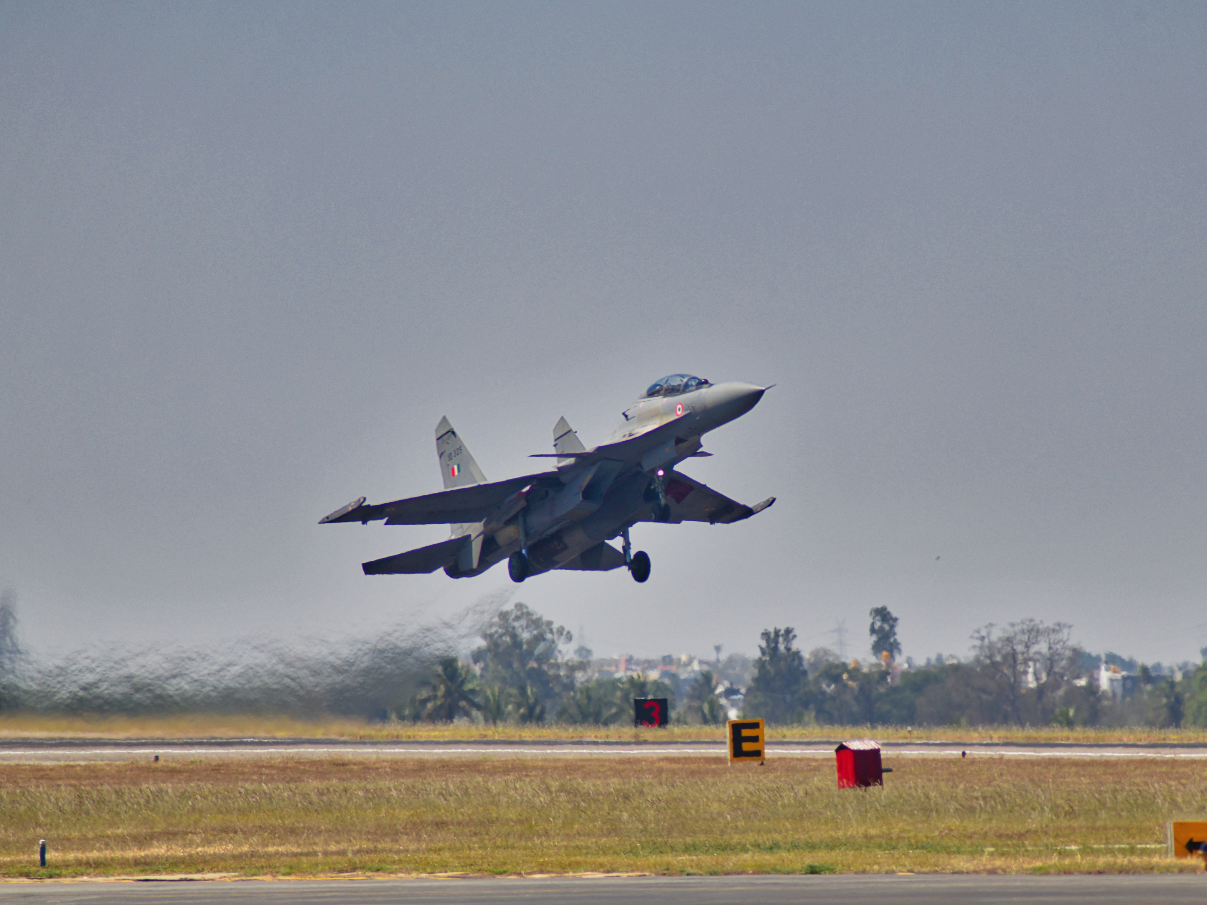 Logo design for the brand Redo on green gradient background