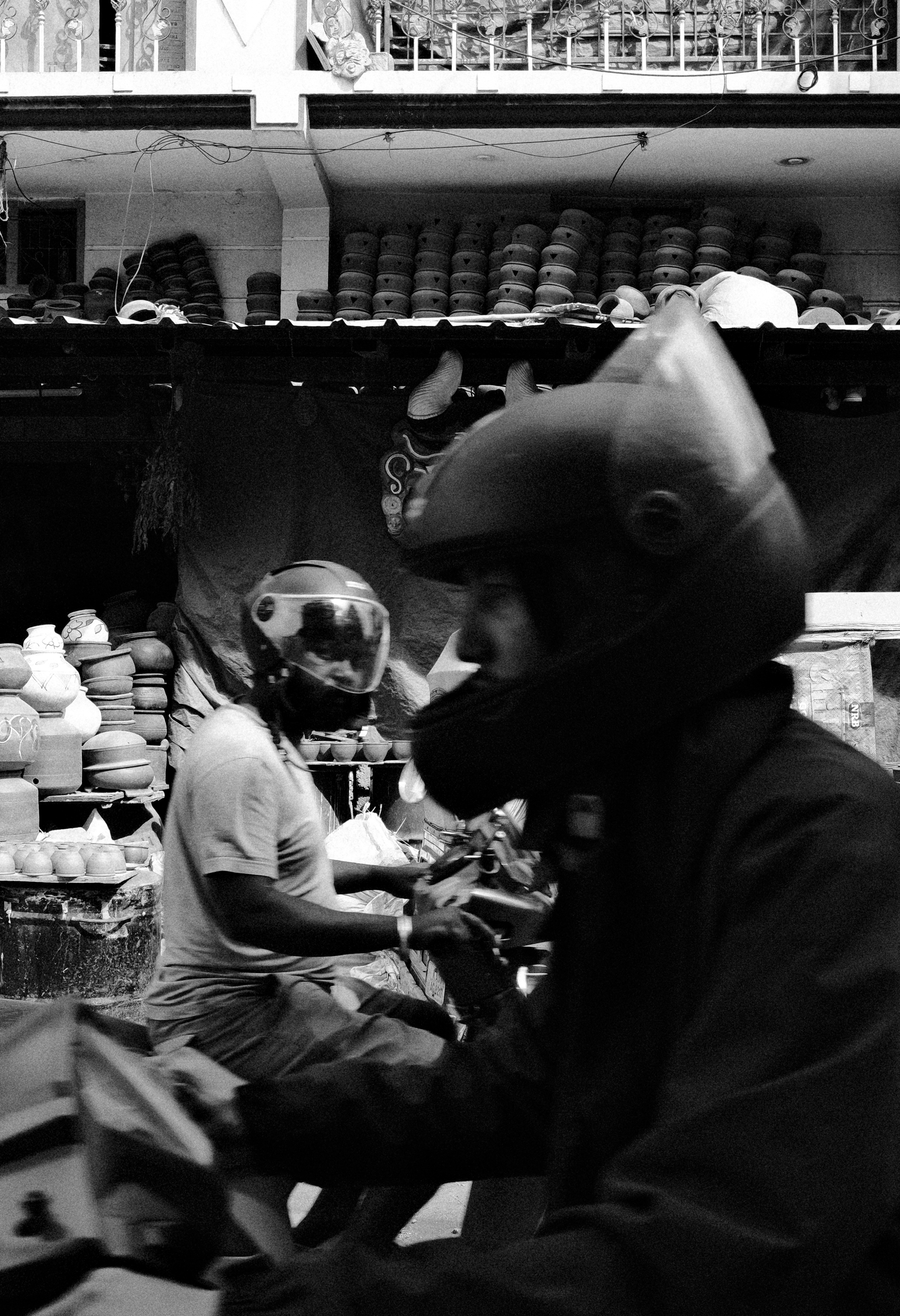 Logo design for the brand Redo on green gradient background